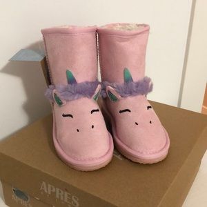 Kids / girls 11 Unicorn , Ugg-style boots by Apres by Lamo.